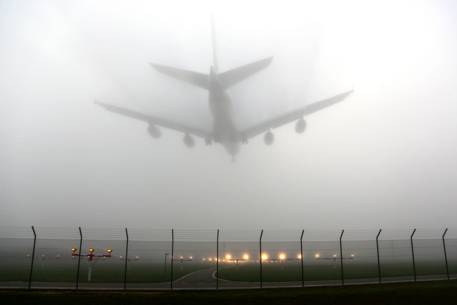 Can Planes Land in Fog | FlightDeckFriend.com